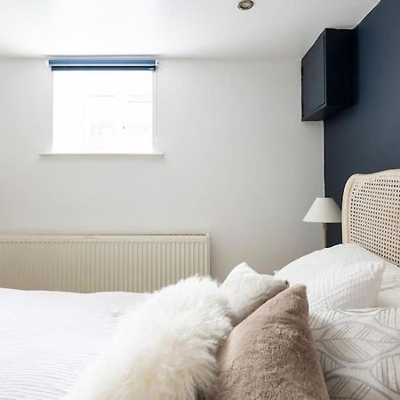 2 Double Bedroom Large Modern Self Contained Apartment Free Parking Camberley Zewnętrze zdjęcie