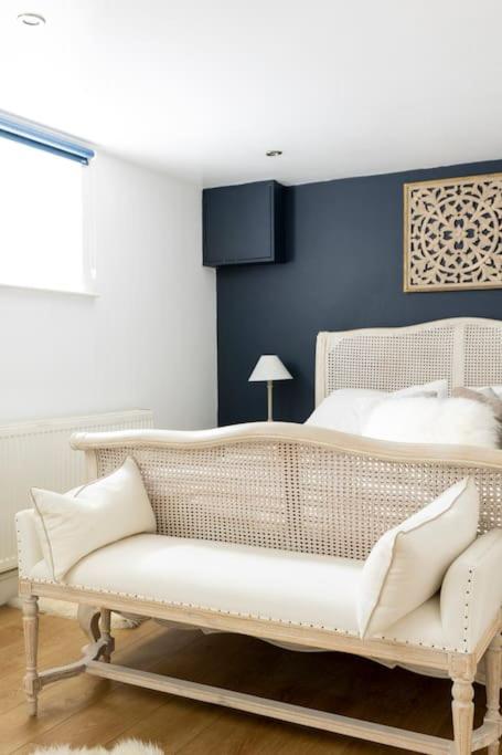 2 Double Bedroom Large Modern Self Contained Apartment Free Parking Camberley Zewnętrze zdjęcie