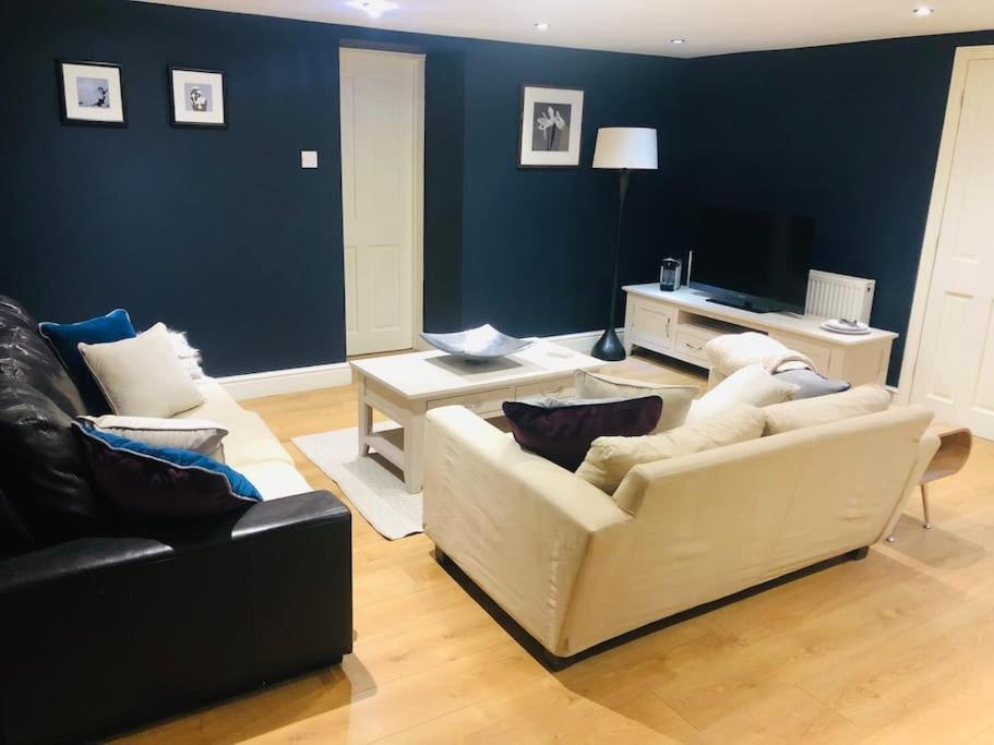2 Double Bedroom Large Modern Self Contained Apartment Free Parking Camberley Zewnętrze zdjęcie