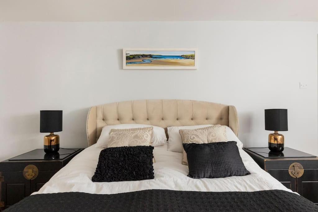 2 Double Bedroom Large Modern Self Contained Apartment Free Parking Camberley Zewnętrze zdjęcie