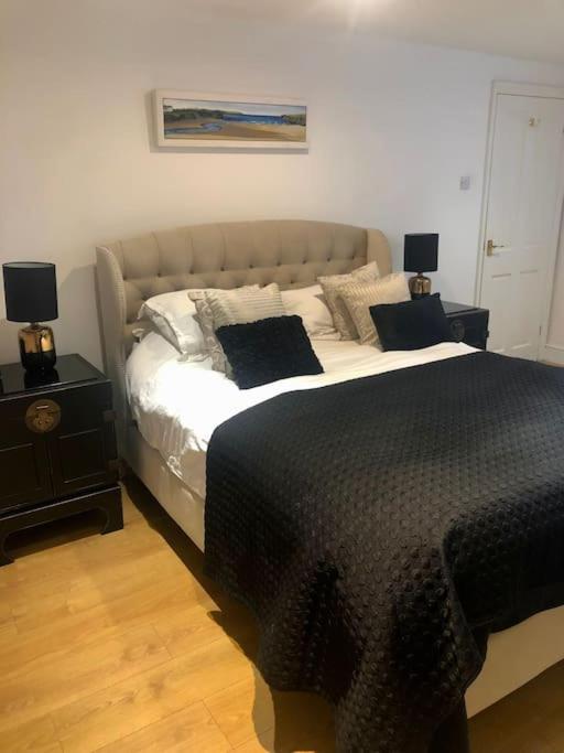 2 Double Bedroom Large Modern Self Contained Apartment Free Parking Camberley Zewnętrze zdjęcie