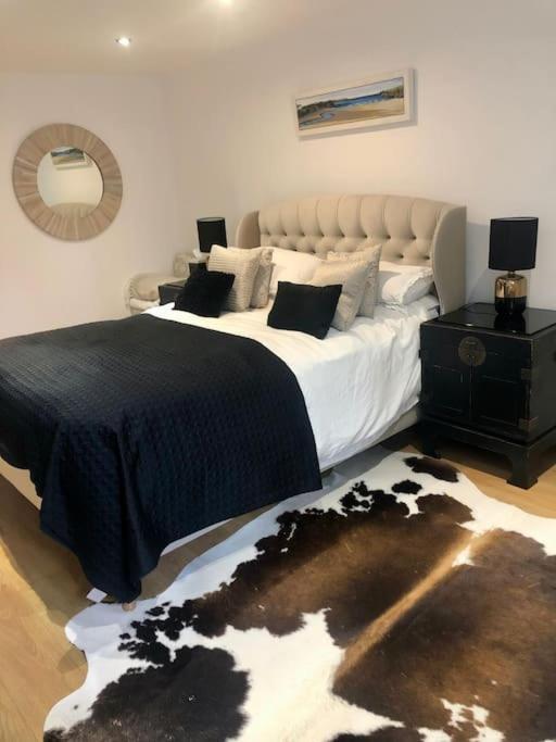 2 Double Bedroom Large Modern Self Contained Apartment Free Parking Camberley Zewnętrze zdjęcie