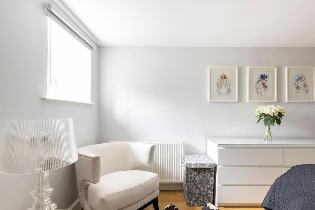 2 Double Bedroom Large Modern Self Contained Apartment Free Parking Camberley Zewnętrze zdjęcie
